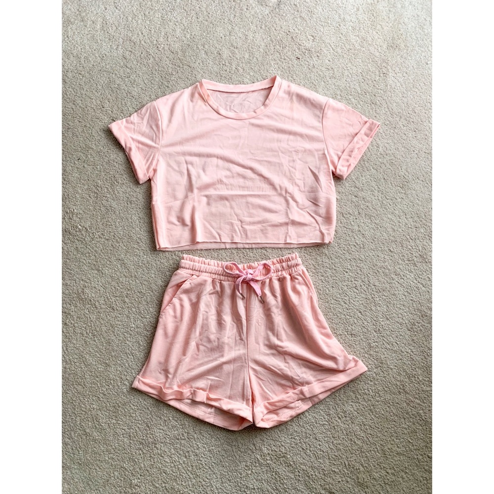 Cropped Plain Tee & Shorts Set - Picture 2 of 3